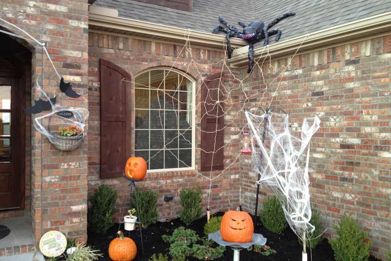 outdoor Halloween decorations